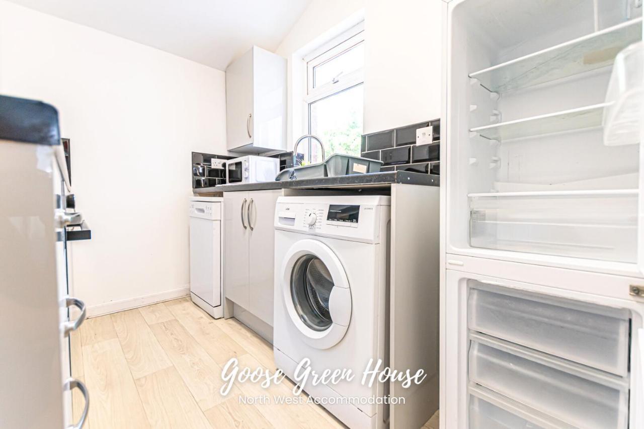 Modern 3Br House In Ince Ideal For Contractors & Long Stays Wigan Dış mekan fotoğraf