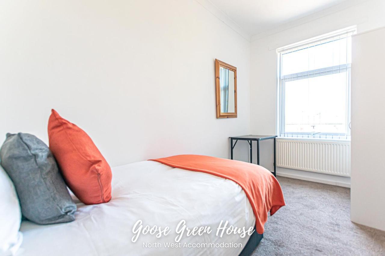 Modern 3Br House In Ince Ideal For Contractors & Long Stays Wigan Dış mekan fotoğraf