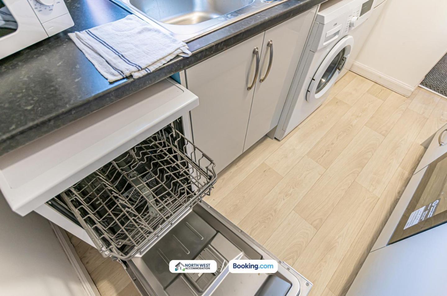 Modern 3Br House In Ince Ideal For Contractors & Long Stays Wigan Dış mekan fotoğraf
