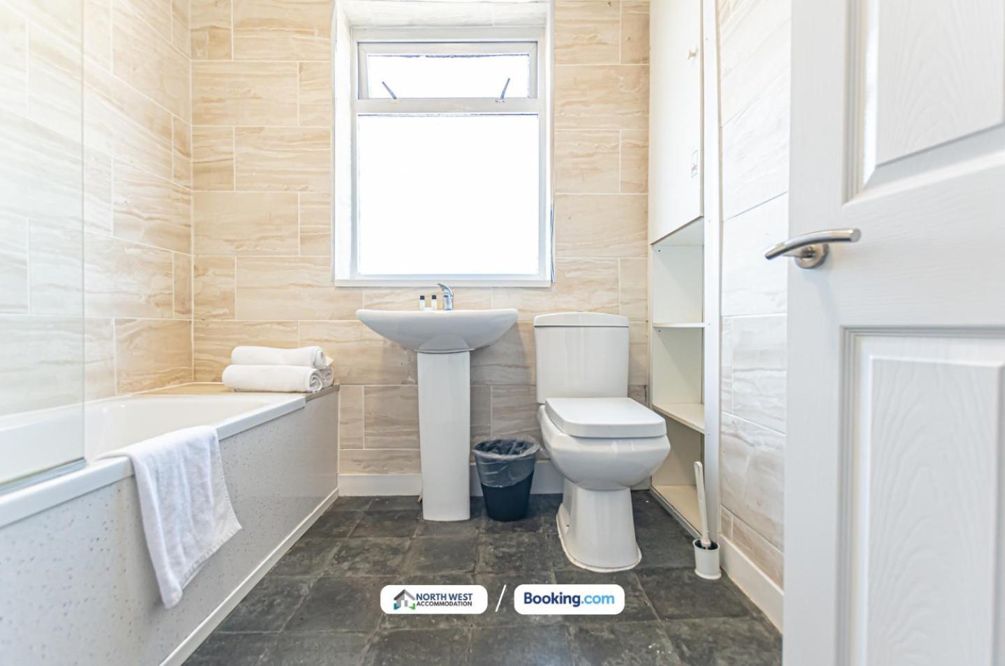 Modern 3Br House In Ince Ideal For Contractors & Long Stays Wigan Dış mekan fotoğraf