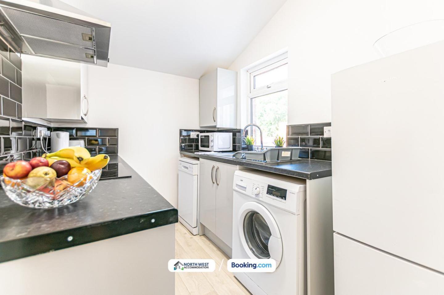 Modern 3Br House In Ince Ideal For Contractors & Long Stays Wigan Dış mekan fotoğraf